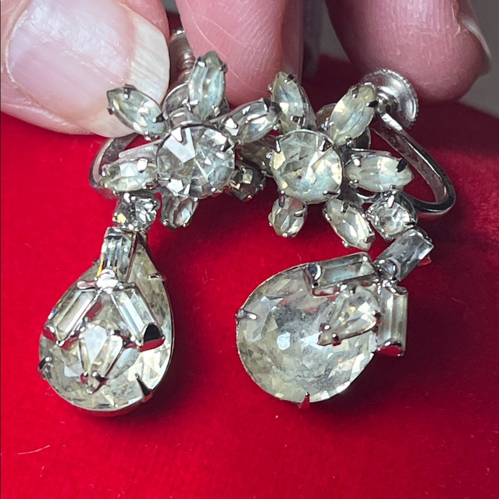 Volupte Vintage Rhinestone Necklace & Screw Back Earring Set. Beyond Exquisite. - Picture 2 of 16